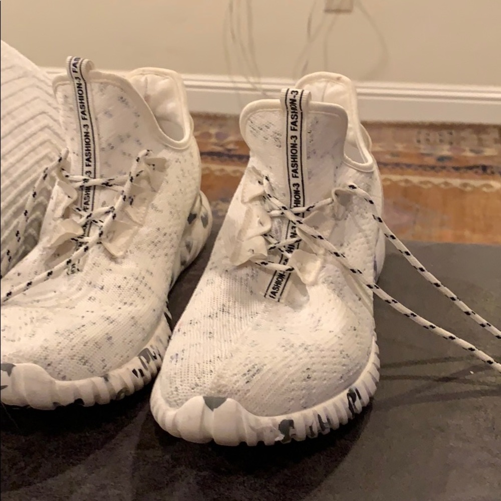 Athletic shoes